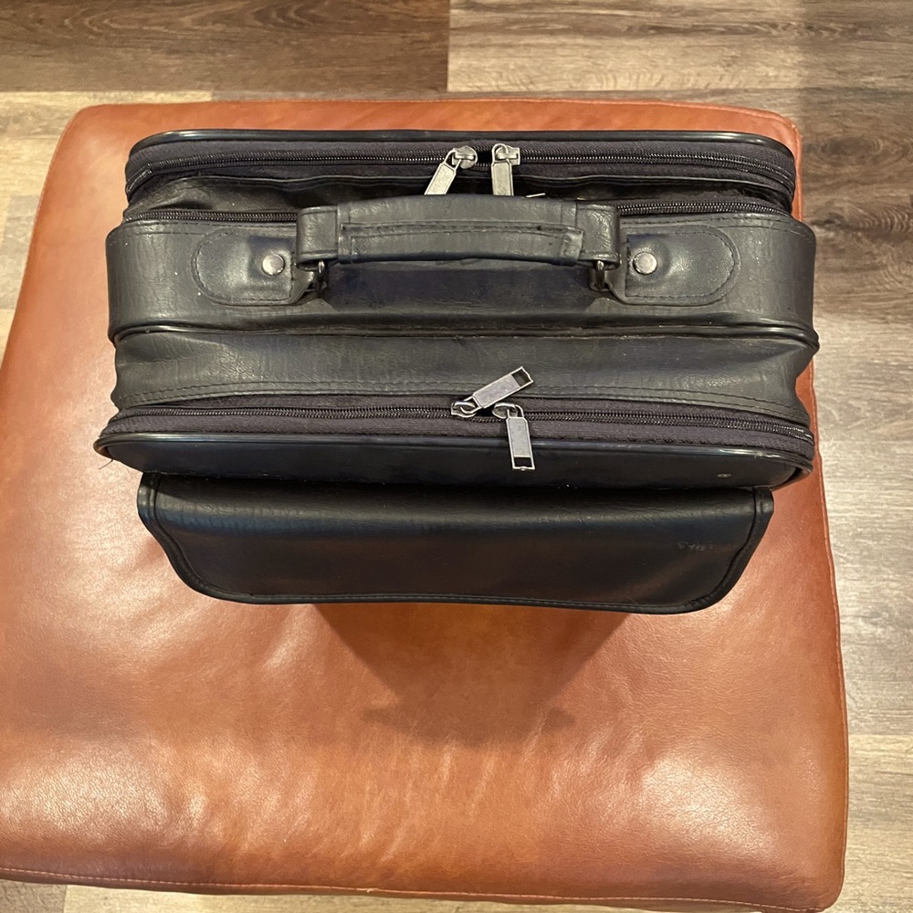 Briefcase Shoulder Bag! Messenger laptop bag for travel/ business/school.